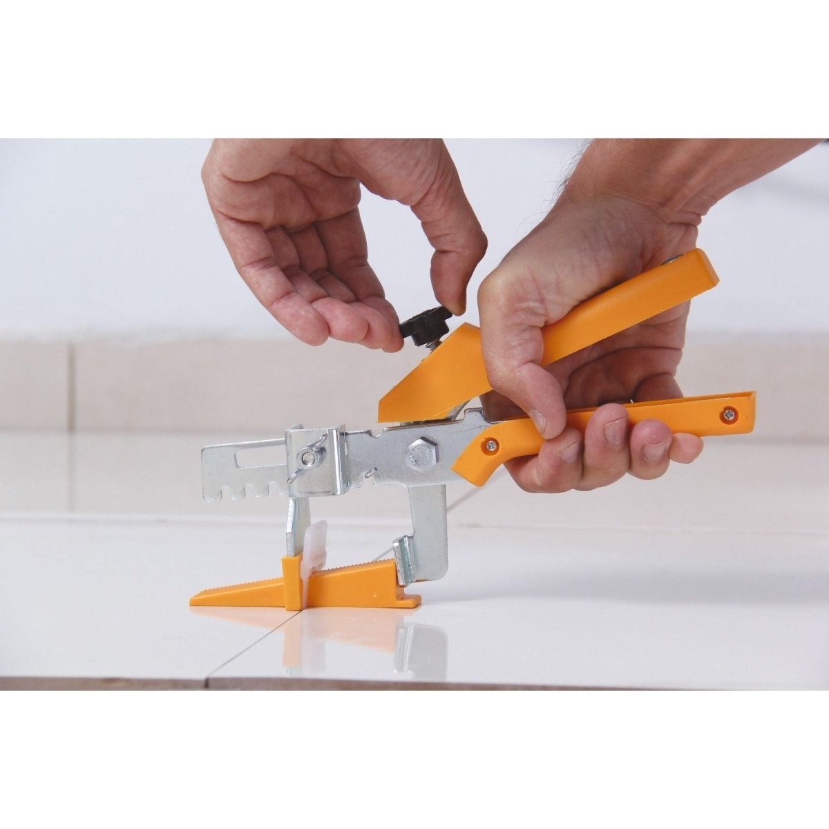 Alicate Para Nivelacíon Piso/Pared CORTAG REF. 60695 - MARKEMSTORE - Cortadoras de Azulejos