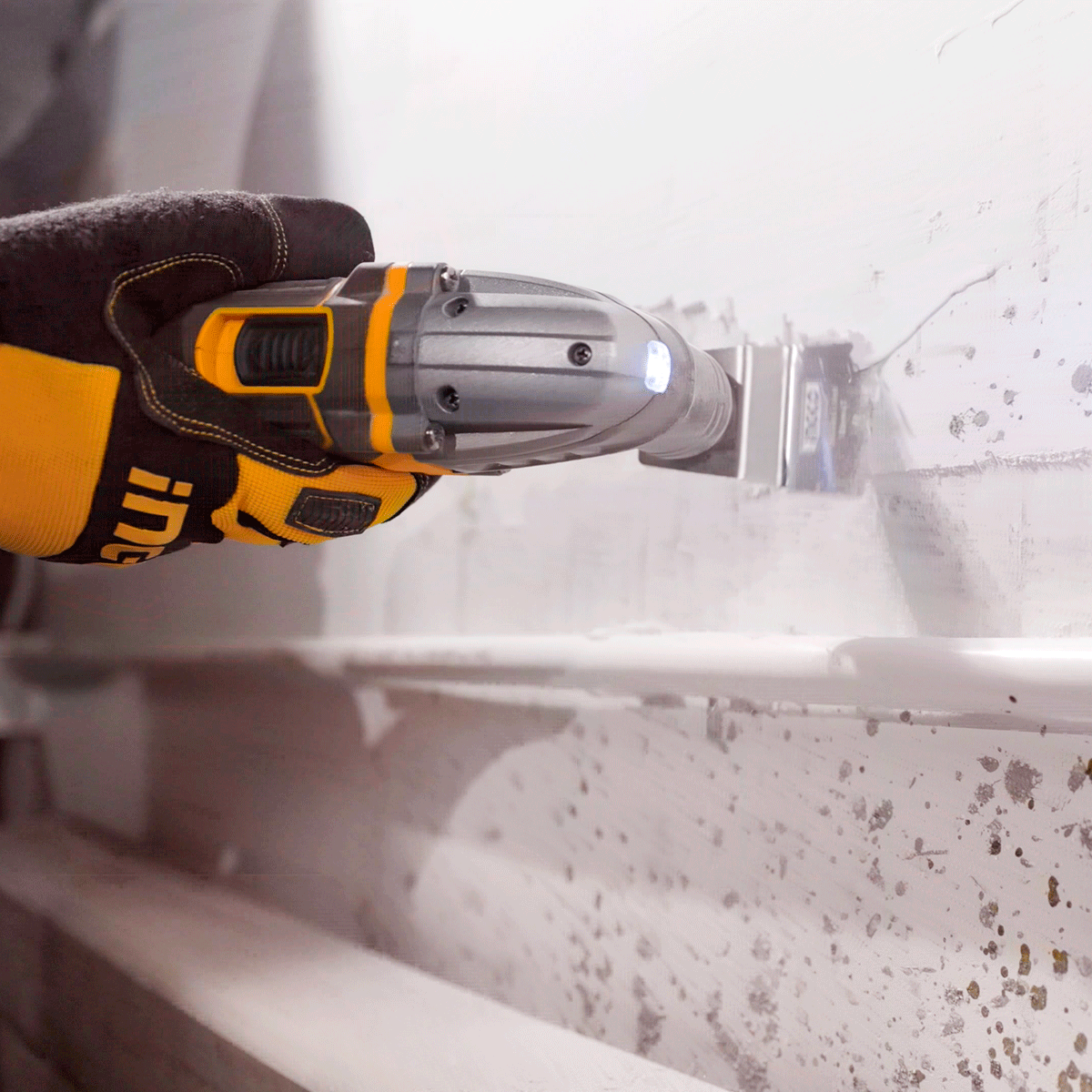 Multiherramienta Inalámbrica INGCO 20V 5000 - 20000RPM - 6 Velocidades + Accesorios CMLI2022 - MARKEMSTORE - Esmeriles