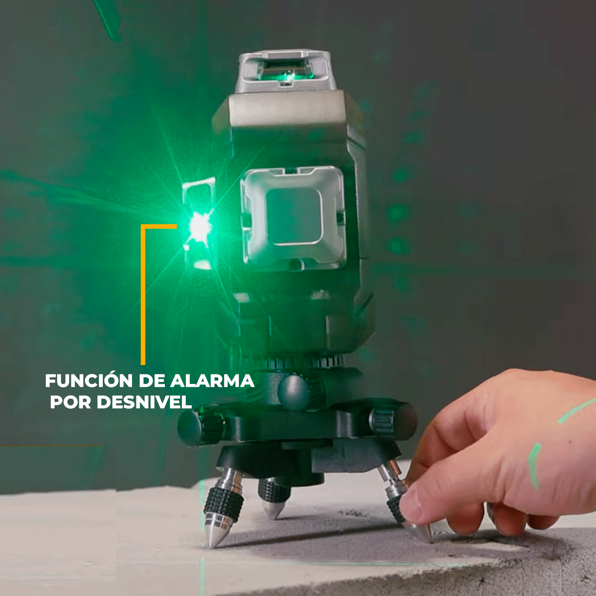 Nivel Laser 3D Linea Verde Clase con Accesorios INGCO Hll301205